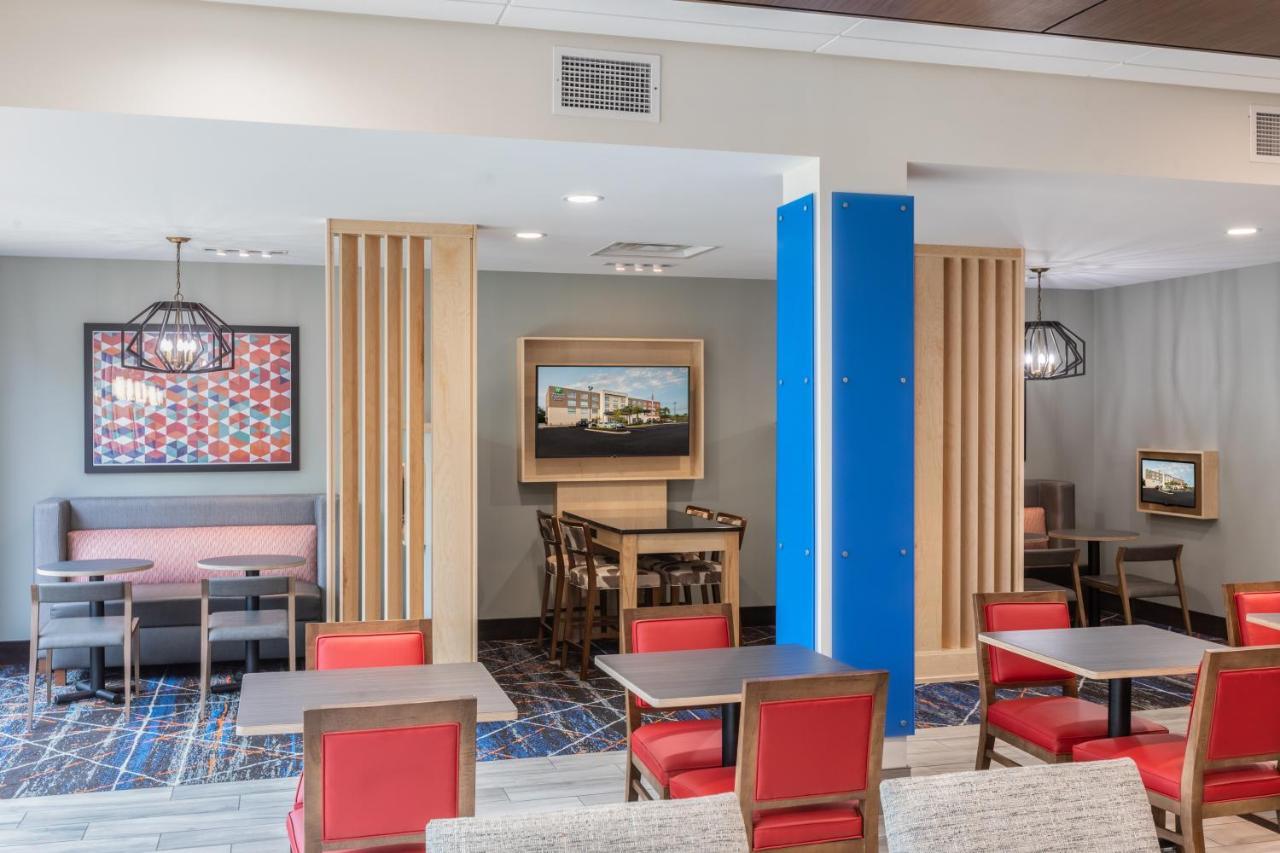 Express & Greenville S - By Ihg Hotel 3*