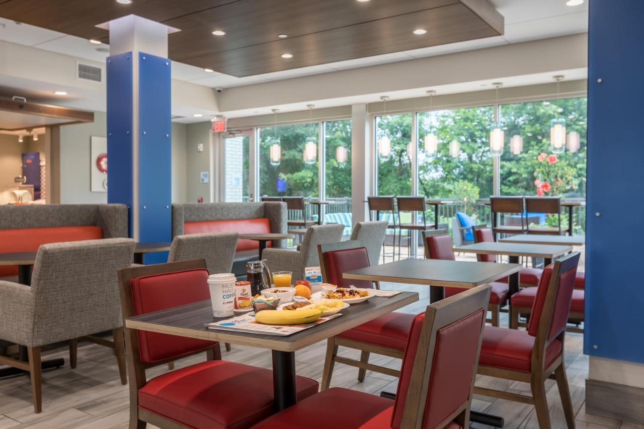 Express & Greenville S - By Ihg Hotel 3*